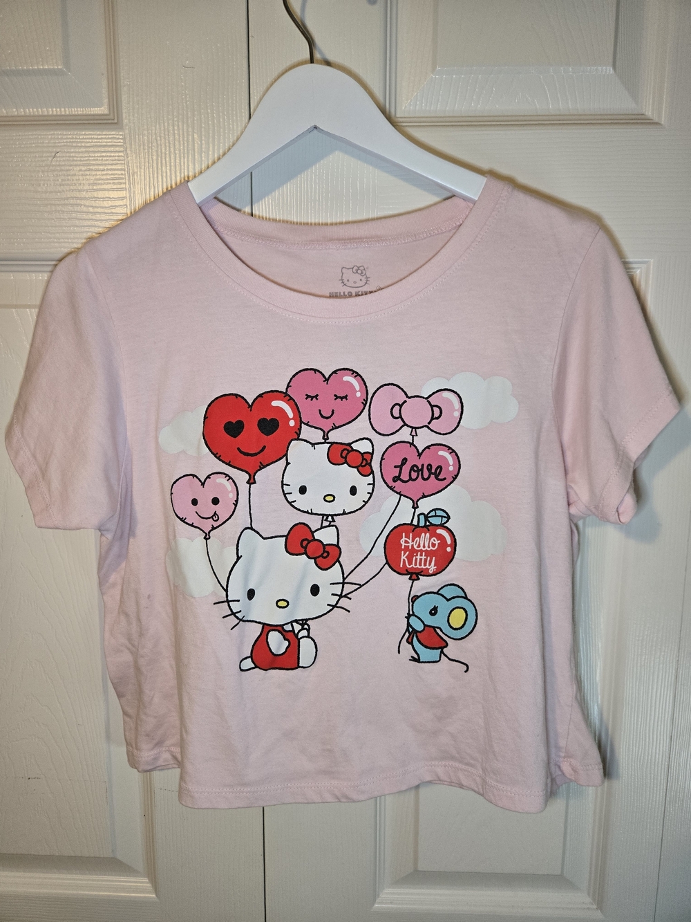 Hello Kitty by Sanrio Women’s XL Pink Love Balloon Graphic Crop T-Shirt